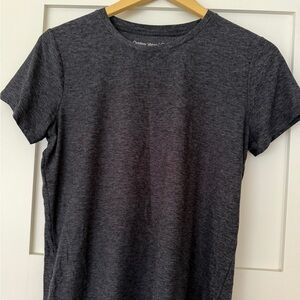 Outdoor Voices Women’s CloudKnit T-Shirt Size M Charcoal Grey